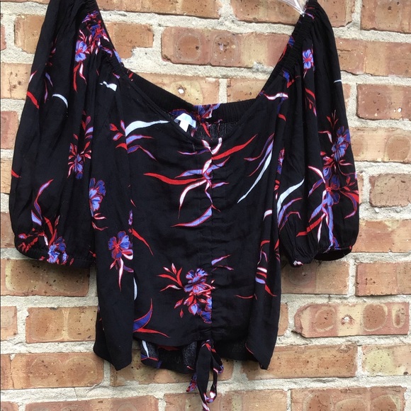 Abound Floral Crop Top NWOT - Picture 2 of 7